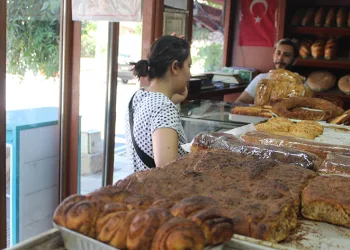 Fırıncıların sıcak havalarda zorlu mesaisi