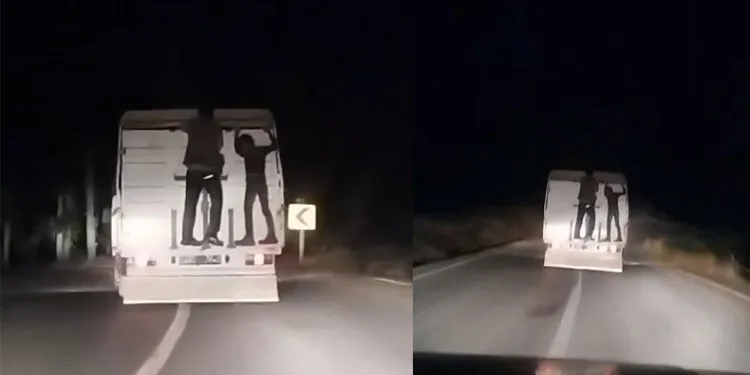 Canlarını hiçe sayan baba oğuldan tehlikeli yolculuk