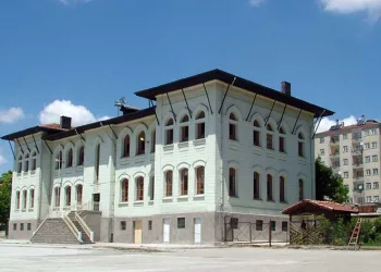 Tarihi mektep halka açılacak