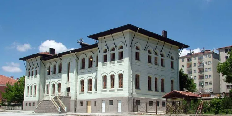 Tarihi mektep halka açılacak