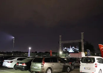 Bursa’da yıldızların altında sinema keyfi