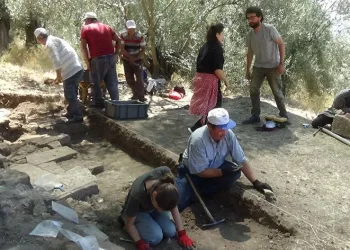 Toprak altından 1700 yıllık villa çıktı