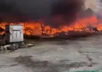 Serada çıkan yangın paniğe neden oldu