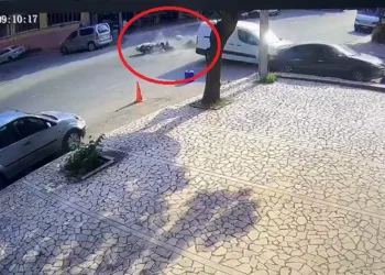 Motosikletteki iki genç böyle ölümden döndü