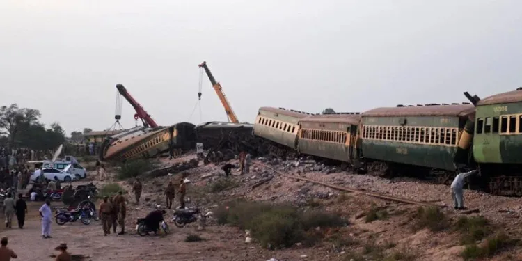 Pakistan’da tren faciası