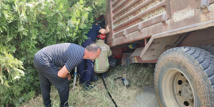 Bursa’da ağır tonajlı araçlar çarpıştı
