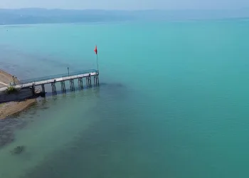 İznik Gölü turkuaza büründü