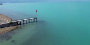 İznik Gölü turkuaza büründü