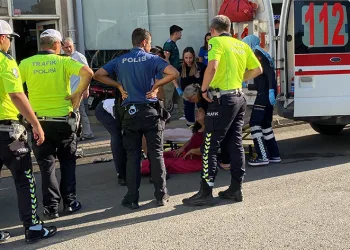 Alkollü kadın caddeyi birbirine kattı