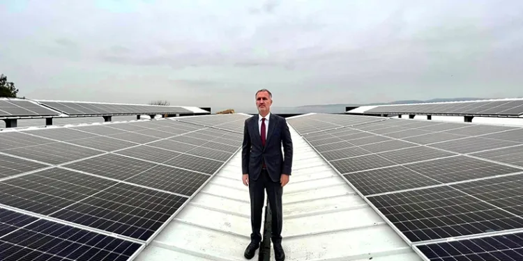 Enerjisini güneşten alan tesis