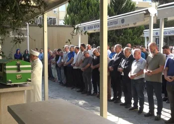 Yelkenkanat pilotu gözyaşlarıyla toprağa verildi