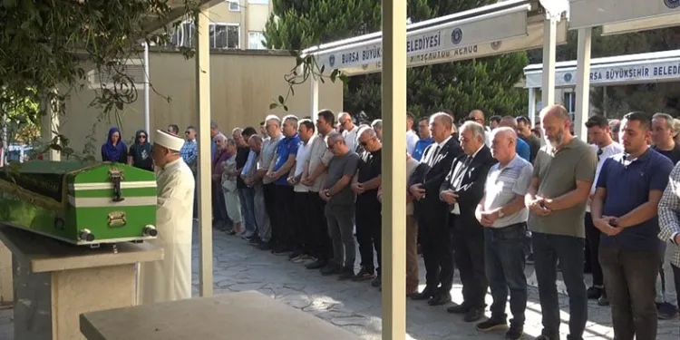 Yelkenkanat pilotu gözyaşlarıyla toprağa verildi