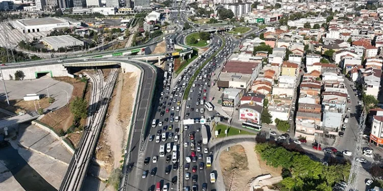 Bursa’da okulların ilk günü trafikte yoğunluk yaşanmadı