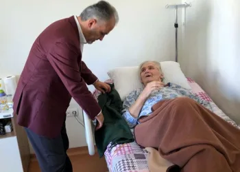 Başkan Aktaş’tan Sayide teyzeye sürpriz ziyaret