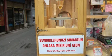 Yazıları okuyanlar gülmekten kendini alamıyor