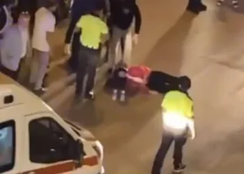Kazada yaralanan kadın sürücüyü tekmeleyip kaçtı