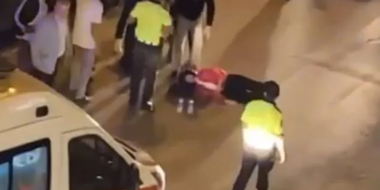 Kazada yaralanan kadın sürücüyü tekmeleyip kaçtı