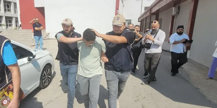 FETÖ’den  aranan eski komiser yakalandı
