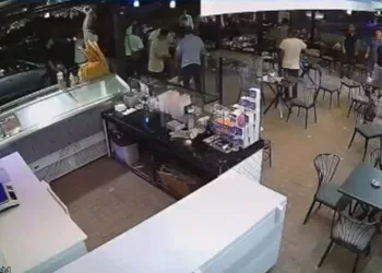 Kadına sözlü tacizde bulunan şahısa esnaf dayağı
