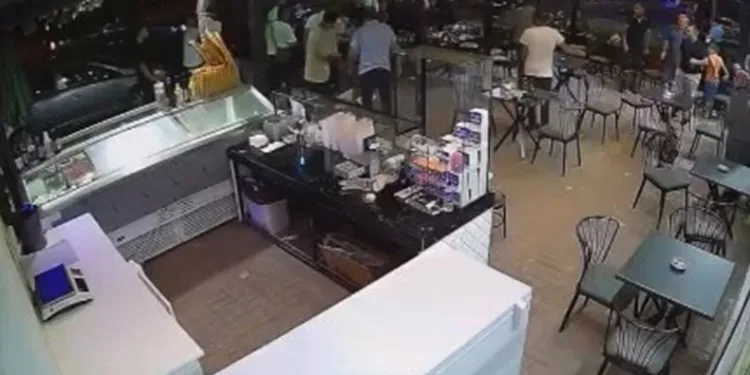 Kadına sözlü tacizde bulunan şahısa esnaf dayağı