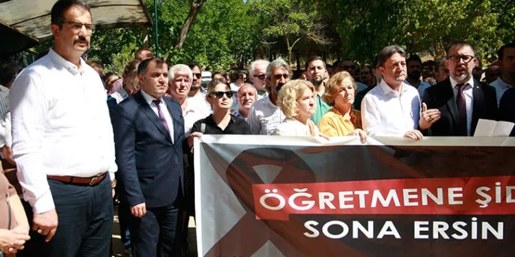 Öğretmene saldırı, geleceğe saldırıdır