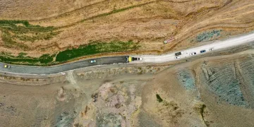Türkiye’nin en soğuk ilçesinde beton yol çalışması