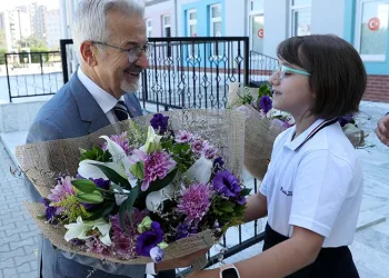 Başkan Erdem’den miniklere sürpriz