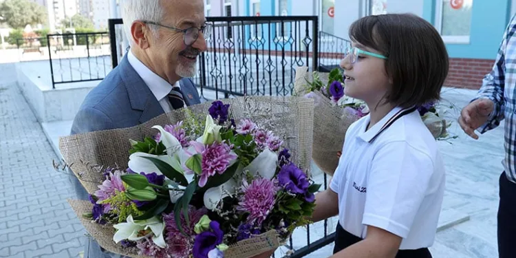 Başkan Erdem’den miniklere sürpriz
