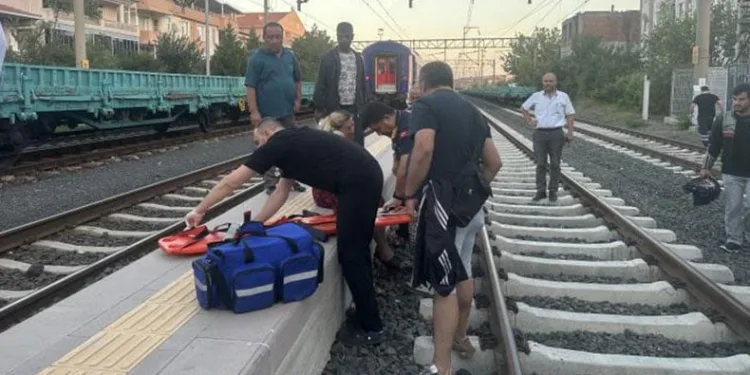 Hareket eden trenden atladı