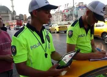 Taksimetreyi açmadı, 3 bin 500 lira istedi