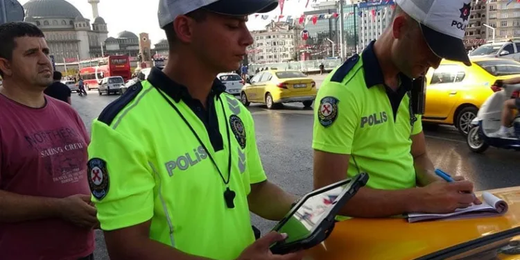 Taksimetreyi açmadı, 3 bin 500 lira istedi