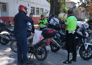 Motosiklet sürücüleri cezadan kurtulamadı