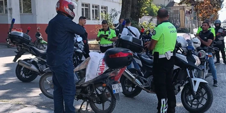 Motosiklet sürücüleri cezadan kurtulamadı