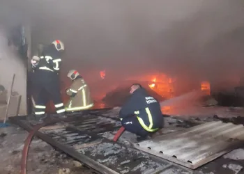 Mobilya imalathanesi alevlere teslim oldu