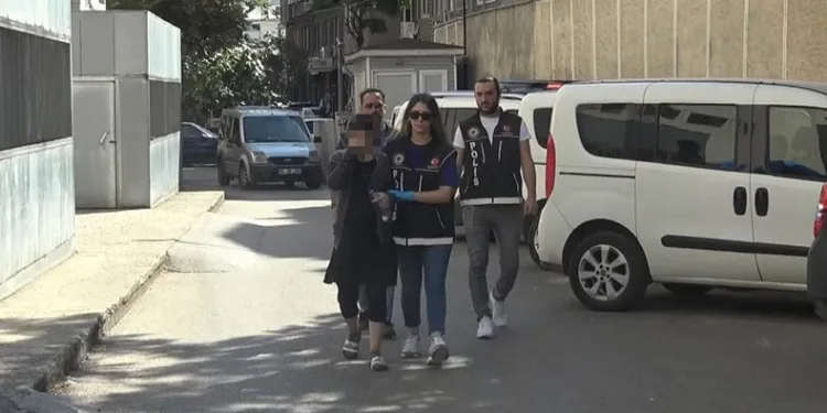 Karnı burnunda torbacı adliyeye getirildi