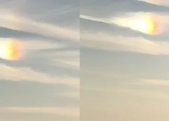 Gökyüzünde beliren ışık görenleri şaşırttı