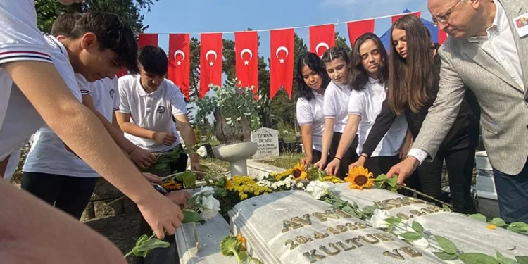 Eski Bakanı Avni Akyol kabri başında anıldı