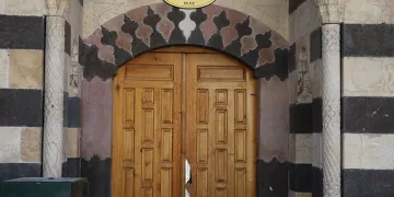 Depremler sonrası caminin terazisi kaydı