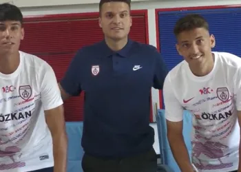 Altınordu, iki gencini profesyonel yaptı