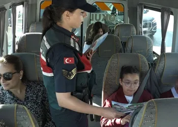 Okulun ilk günü didik didik arandılar