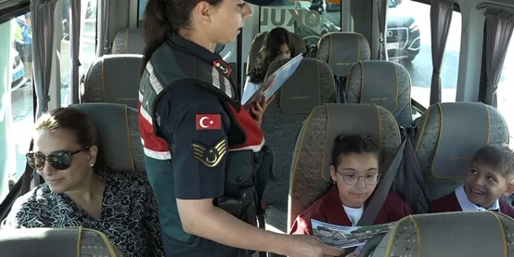 Okulun ilk günü didik didik arandılar