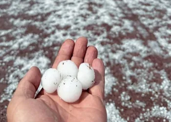 Ardahan’da dolu ve sağanak etkili oldu