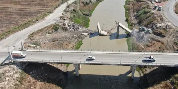 Depremin domino taşı gibi yıkmıştı