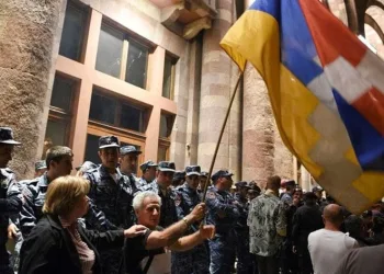 Erivan’da protestolar artıyor