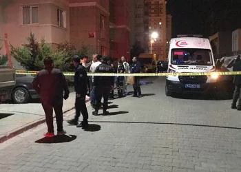 2 genç kız çıktıkları çatıdan atladı