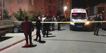 2 genç kız çıktıkları çatıdan atladı