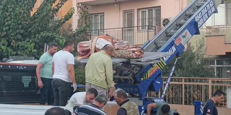 Cansız bedeni yük asansörüyle taşındı