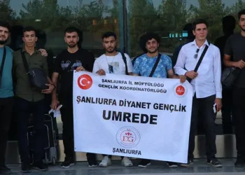 48 öğrenci dualarla umreye uğurlandı