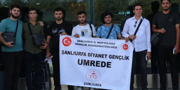 48 öğrenci dualarla umreye uğurlandı