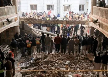 Pakistan’da cami yakınında intihar saldırısı